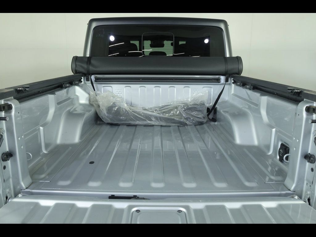 Used 2024 Jeep Gladiator Sport AWD/4WD image 14
