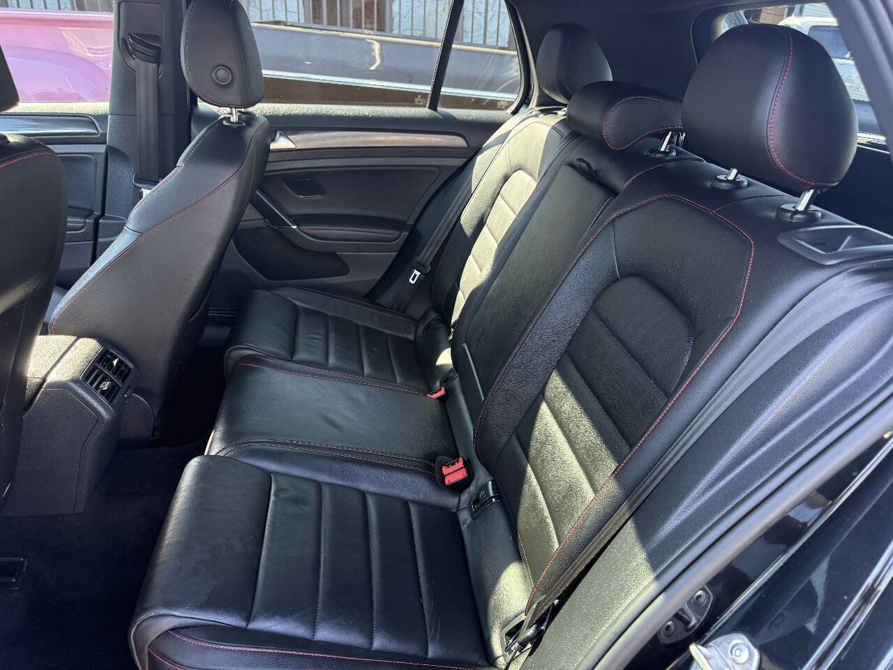 Used 2018 Volkswagen GTI SE FWD image 20