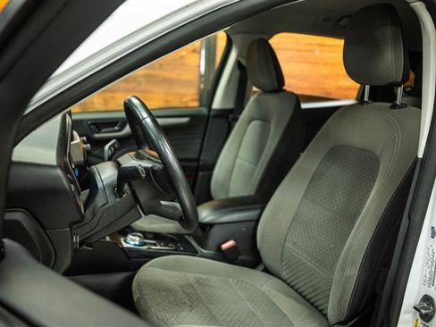 Used 2022 Ford Escape SE w/ SE Sport Appearance Package image 10