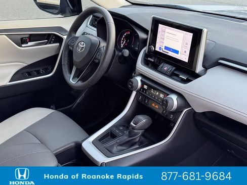 Used 2023 Toyota RAV4 XLE Premium image 10
