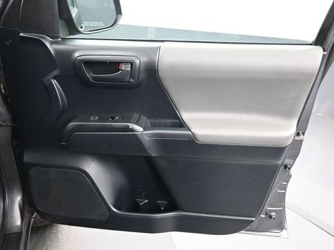 Used 2016 Toyota Tacoma SR w/ SR Convenience Package image 37
