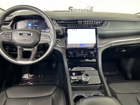 Used 2024 Jeep Grand Cherokee Limited image 19