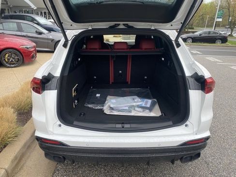 New 2025 Maserati Grecale Trofeo image 9