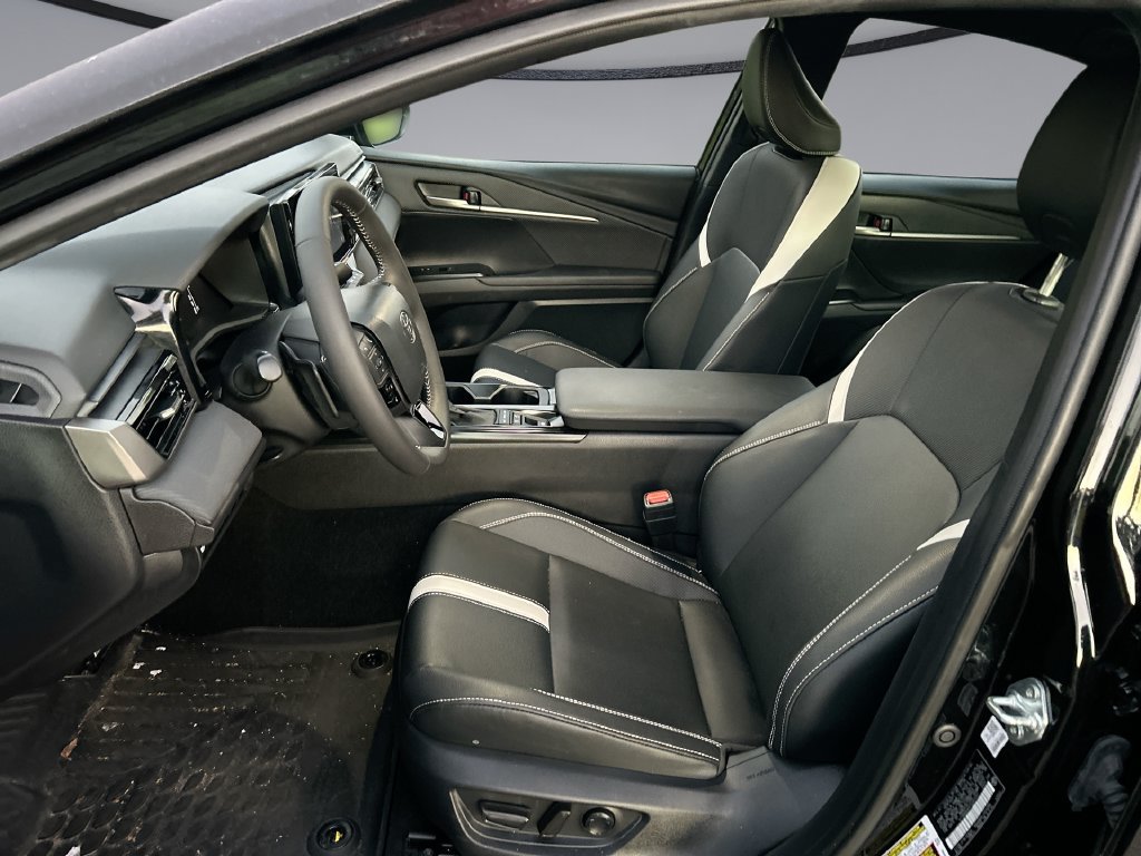 Used 2026 Toyota Camry SE FWD image 11