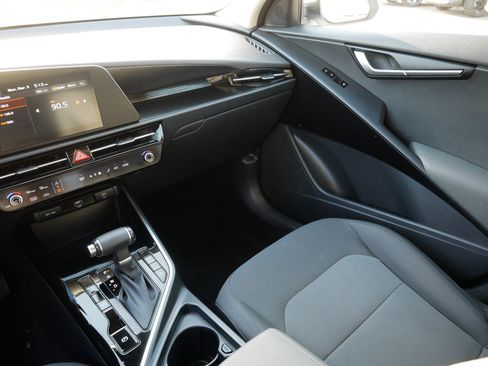 Certified 2024 Kia Niro LX image 11