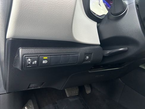 Used 2021 Toyota Corolla LE image 20
