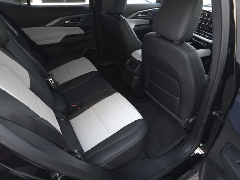 Used 2025 Chevrolet Equinox EV LT image 33