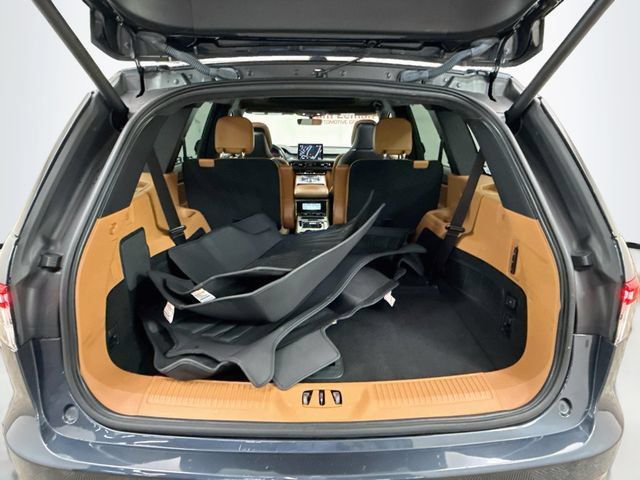 Used 2023 Lincoln Aviator Black Label w/ Dynamic Handling Package AWD/4WD image 28