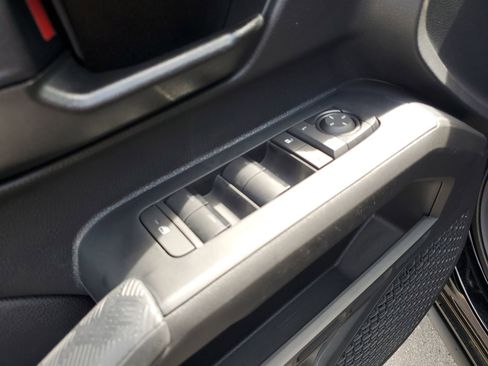 Certified 2025 Toyota Tacoma SR5 AWD/4WD image 19