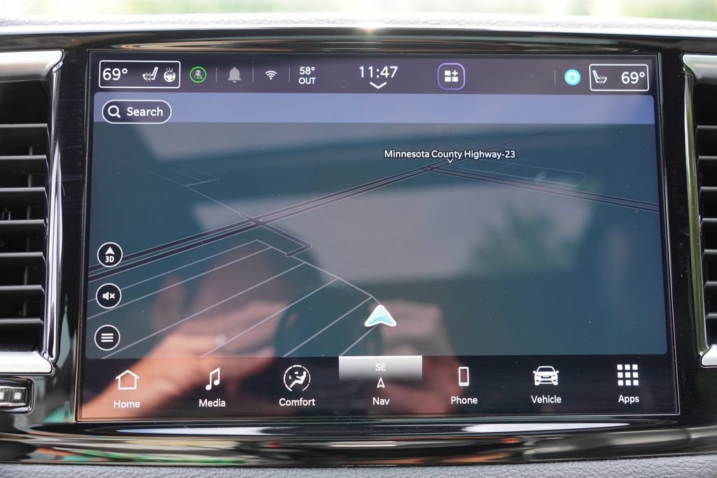 Used 2025 Chrysler Pacifica Limited FWD image 29