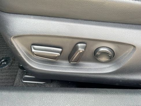 Used 2019 Toyota Camry SE FWD image 22