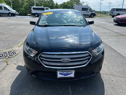 Used 2017 Ford Taurus SE FWD image 8