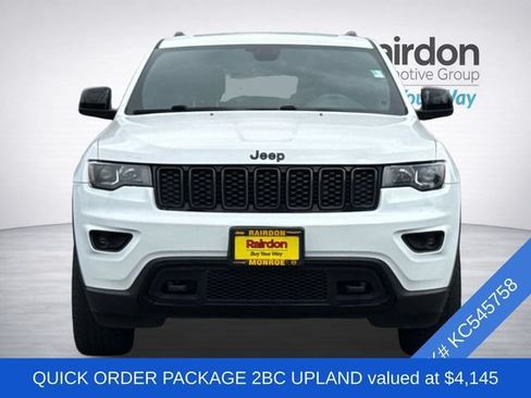 Used 2019 Jeep Grand Cherokee Laredo AWD/4WD image 2