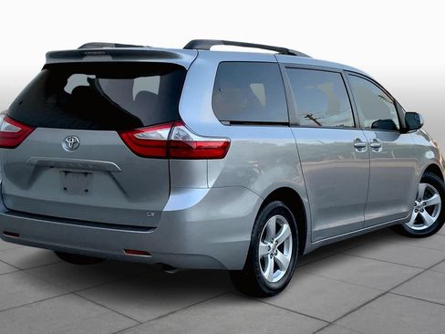 Used 2015 Toyota Sienna LE FWD image 13