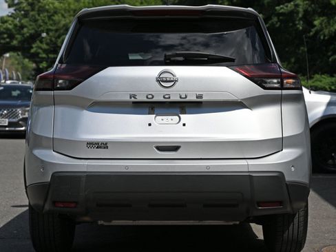 Used 2024 Nissan Rogue S FWD image 4