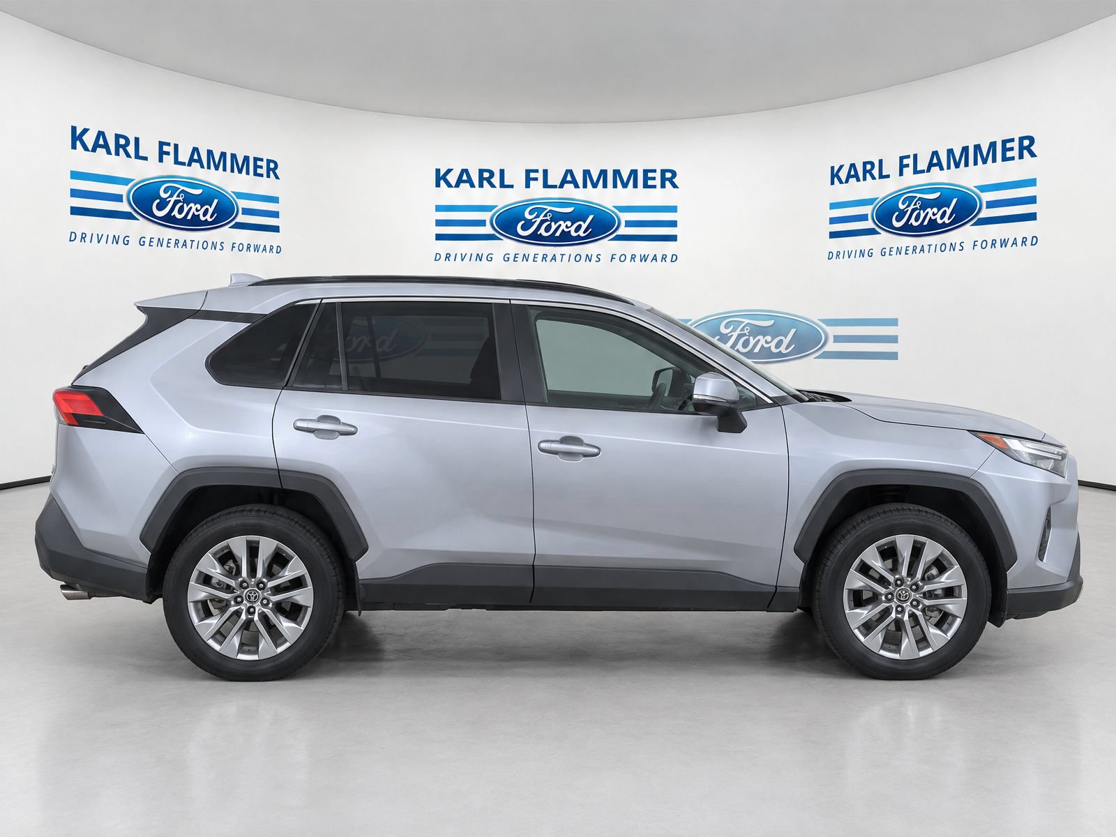 Used 2021 Toyota RAV4 XLE Premium FWD image 2