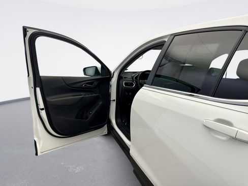 Used 2024 Chevrolet Equinox LT w/ LPO, Floor Liner Package image 9