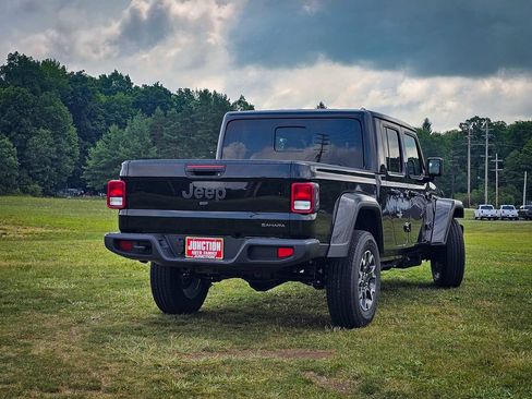 New 2026 Jeep Gladiator Sport AWD/4WD image 3