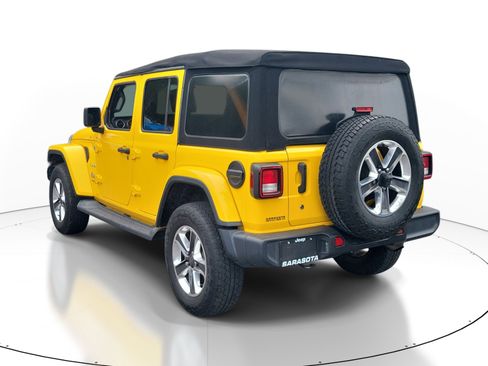 Used 2018 Jeep Wrangler Unlimited Sahara AWD/4WD image 4