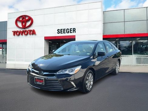 Used 2017 Toyota Camry XLE w/ Advanced Technology Package FWD image 11