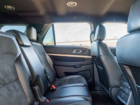 Used 2018 Ford Explorer XLT w/ Equipment Group 202A image 41