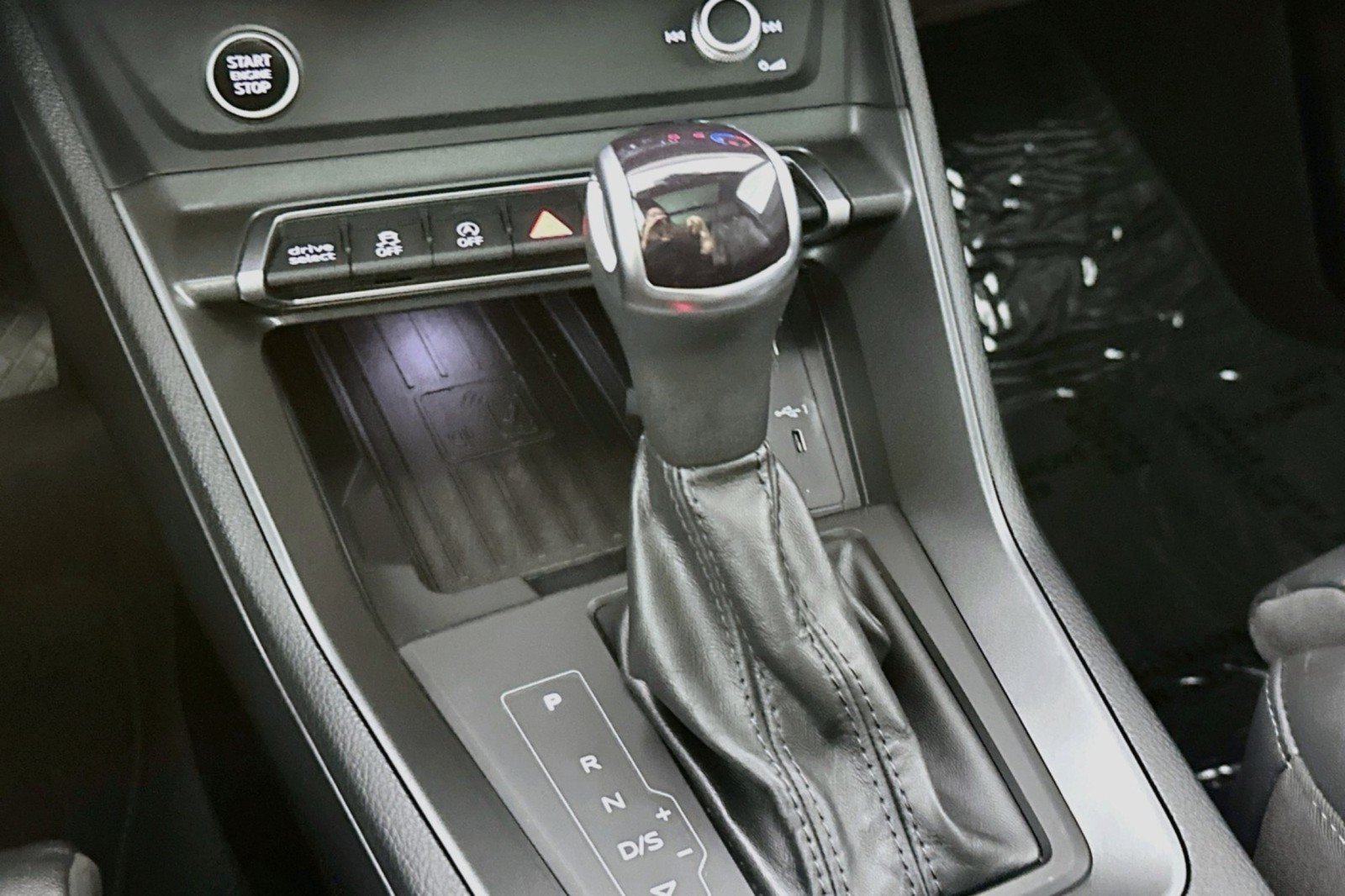 Used 2024 Audi Q3 2.0T Premium w/ Convenience Package AWD/4WD image 7