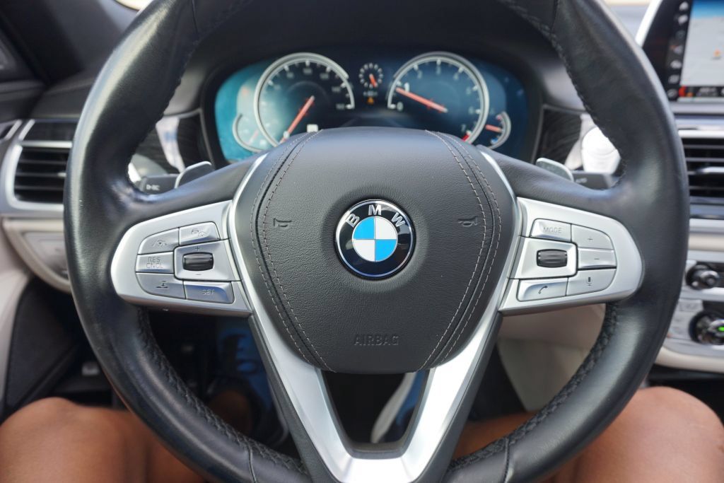 Used 2019 BMW 750i w/ Executive Package RWD image 36
