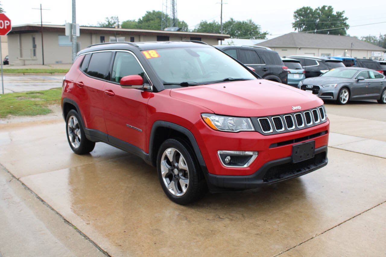 Used 2018 Jeep Compass Limited w/ Navigation Group AWD/4WD image 2