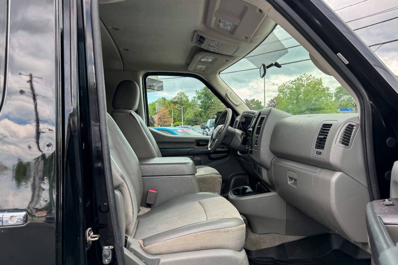 Used 2018 Nissan NV 3500 SV w/ Navigation Package RWD image 12