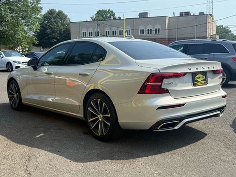 Used 2022 Volvo S60 B5 Momentum image 4