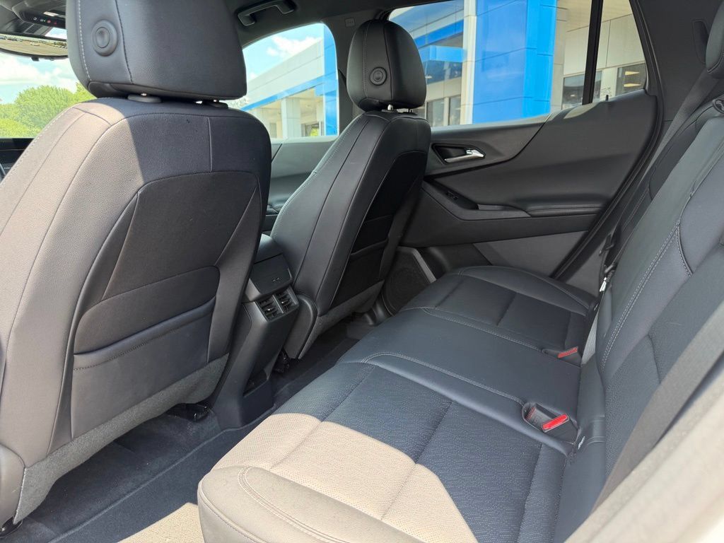 Used 2025 Chevrolet Equinox LT w/ Convenience Package II AWD/4WD image 10