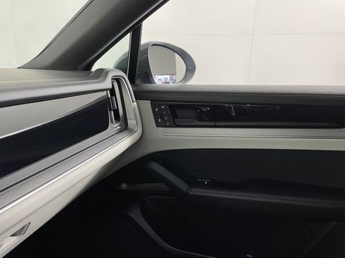 New 2025 Porsche Cayenne Coupe AWD/4WD image 14