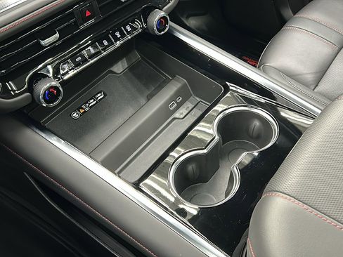 Used 2025 Chevrolet Suburban RST w/ RST Capability Package image 22