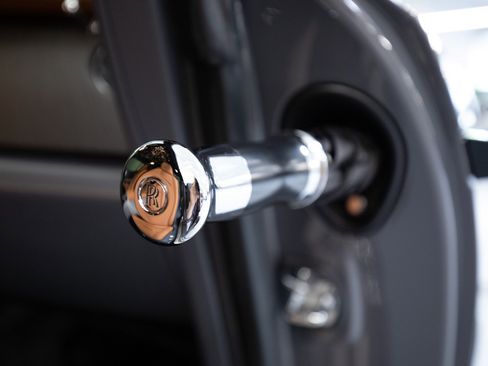 Used 2018 Rolls-Royce Wraith RWD image 31