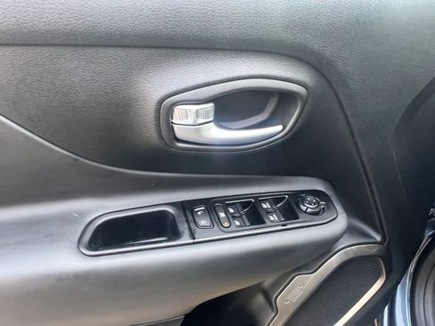 Used 2020 Jeep Renegade Limited AWD/4WD image 22