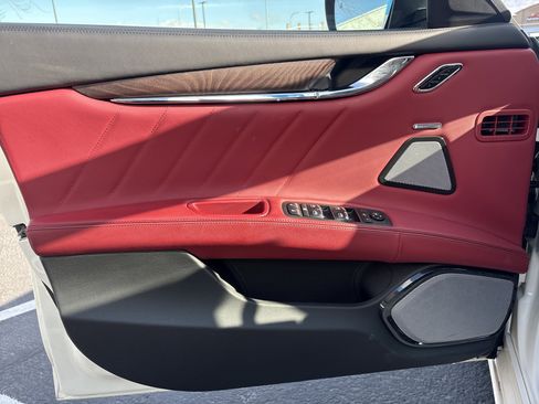 Used 2022 Maserati Quattroporte Modena Q4 image 15