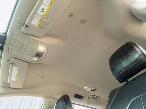 Used 2019 Chrysler Pacifica Touring-L image 21