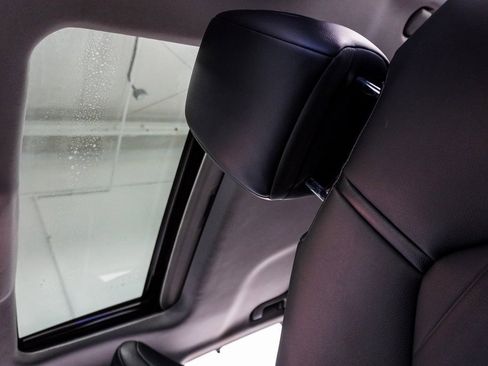 Used 2021 Toyota Highlander XLE image 8