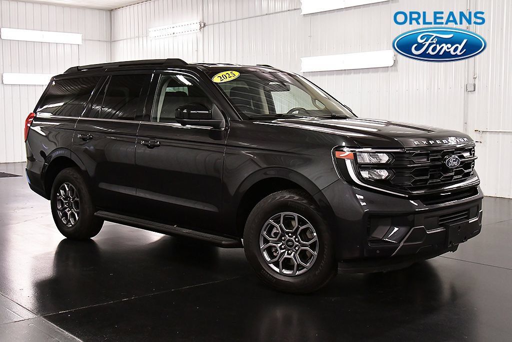 Used 2025 Ford Expedition Active AWD/4WD image 1