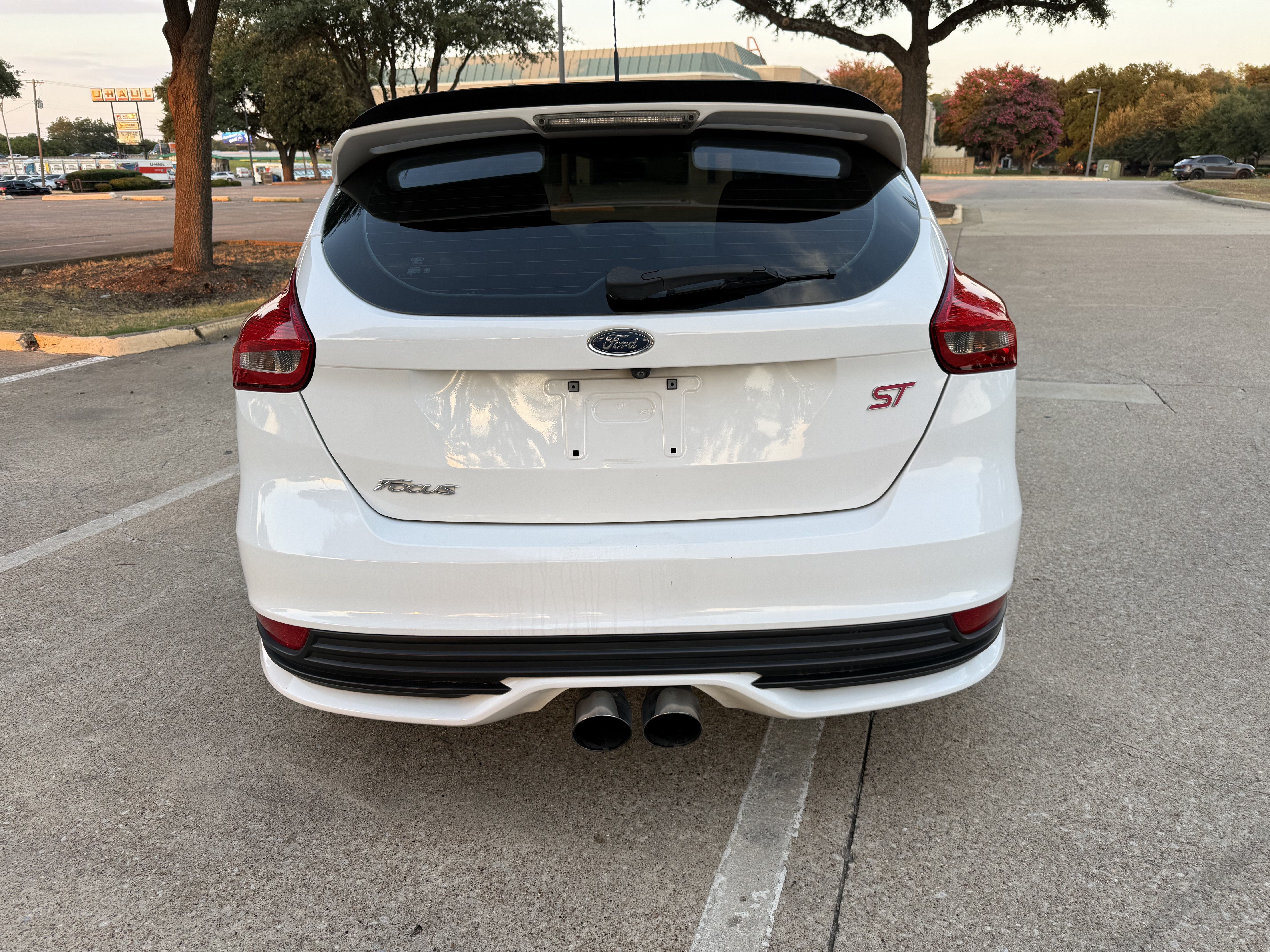 Used 2018 Ford Focus ST FWD image 6