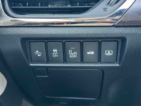 Used 2017 Toyota Avalon Limited image 33