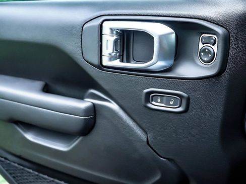 New 2025 Jeep Gladiator Sport image 19