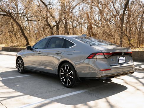 Used 2025 Honda Accord Touring image 7