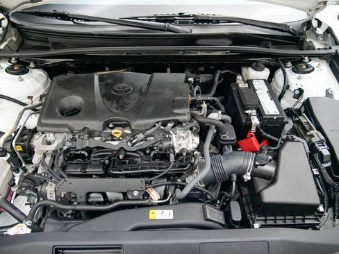 Used 2023 Toyota Camry SE image 11