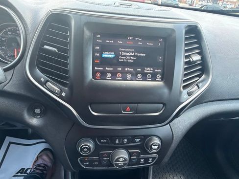 Used 2019 Jeep Cherokee Latitude Plus w/ Comfort/Convenience Group AWD/4WD image 24