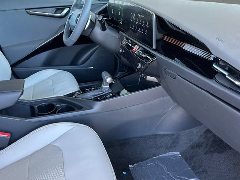 New 2026 Kia Niro EX w/ EX Premium Package FWD image 17