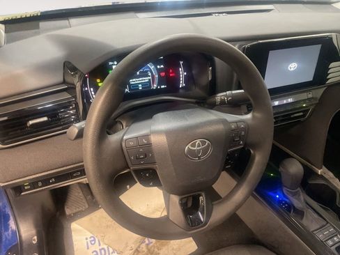 Used 2025 Toyota Camry LE image 18