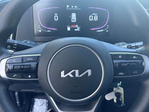 Used 2025 Kia Sportage LX FWD image 27
