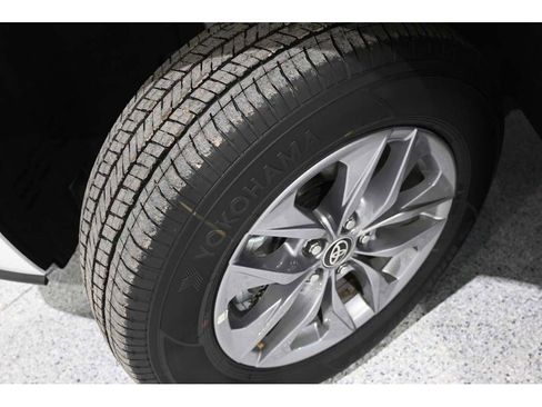 New 2025 Toyota Sienna LE image 11