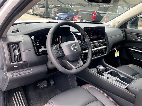 New 2026 Nissan Pathfinder Platinum image 10